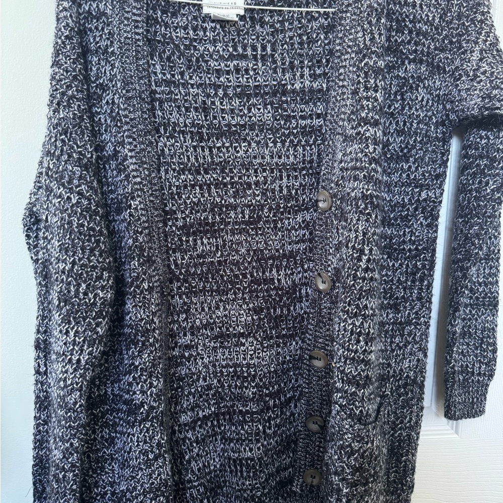 Women's Black and Gray Knit Sweater
